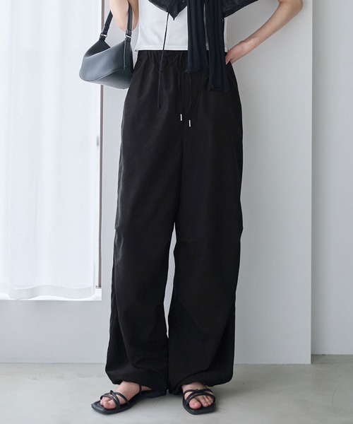 CHAN ME(チャンミ)の「裾ドロストイージーワイドパンツ(その他パンツ・レディース・ブラック/グレー/ネイビー/ベージュ・MEDIUM/LARGE/X-LARGE)」の5枚目の写真