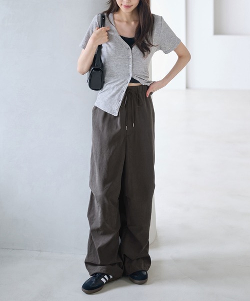 CHAN ME(チャンミ)の「裾ドロストイージーワイドパンツ(その他パンツ・レディース・ブラック/グレー/ネイビー/ベージュ・MEDIUM/LARGE/X-LARGE)」の21枚目の写真
