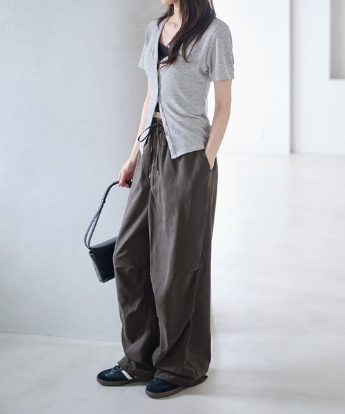 CHAN ME(チャンミ)の「裾ドロストイージーワイドパンツ(その他パンツ・レディース・ブラック/グレー/ネイビー/ベージュ・MEDIUM/LARGE/X-LARGE)」の20枚目の写真