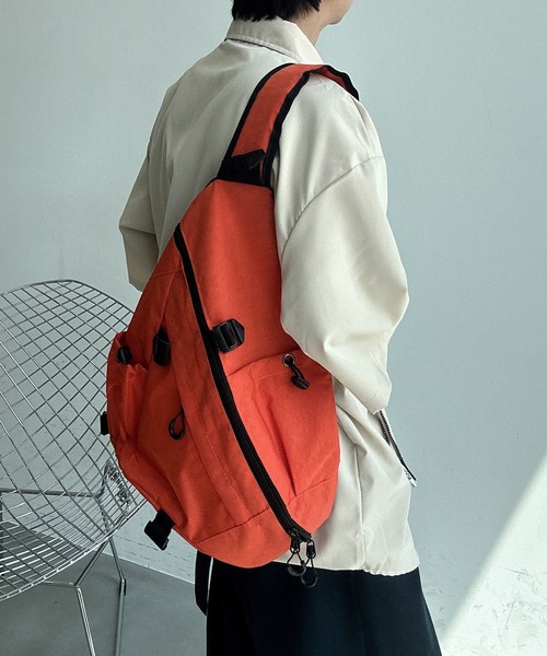 UNDERSTATEMENTs（アンダーステイトメント）の「【ユニセックス】ナイロンテックワンショルダーバッグ（ショルダーバッグ・メンズ・オレンジ/グレー/ライトブルー/ブラック・FREE）」の4枚目の写真