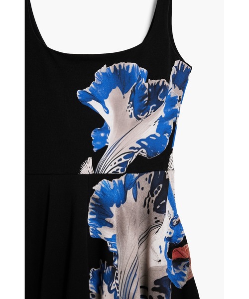 Desigual(デシグアル)の「Christian Lacroix ブラックのストラップAラインドレス(ワンピース・レディース・ブラック・S/M/L/XL/XS)」の2枚目の写真