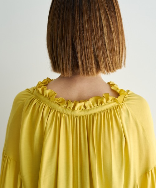 Editt by YECCA VECCA（エディットバイイェッカヴェッカ）の「シャーリングギャザーリボンブラウス（シャツ/ブラウス・レディース・イエロー/ネイビー/オフホワイト/サックスブルー・FREE）」の5枚目の写真