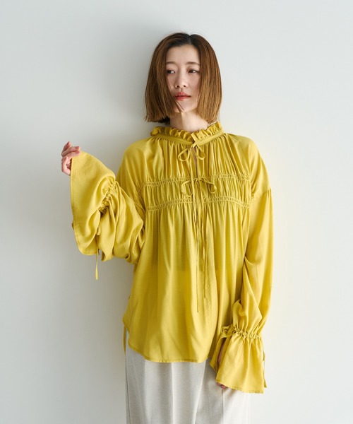 Editt by YECCA VECCA（エディットバイイェッカヴェッカ）の「シャーリングギャザーリボンブラウス（シャツ/ブラウス・レディース・イエロー/ネイビー/オフホワイト/サックスブルー・FREE）」の6枚目の写真