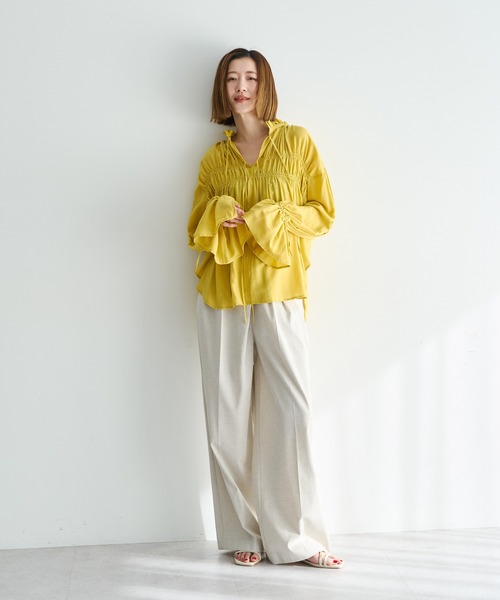 Editt by YECCA VECCA（エディットバイイェッカヴェッカ）の「シャーリングギャザーリボンブラウス（シャツ/ブラウス・レディース・イエロー/ネイビー/オフホワイト/サックスブルー・FREE）」の9枚目の写真