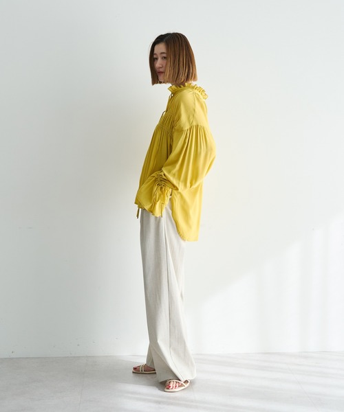 Editt by YECCA VECCA（エディットバイイェッカヴェッカ）の「シャーリングギャザーリボンブラウス（シャツ/ブラウス・レディース・イエロー/ネイビー/オフホワイト/サックスブルー・FREE）」の11枚目の写真