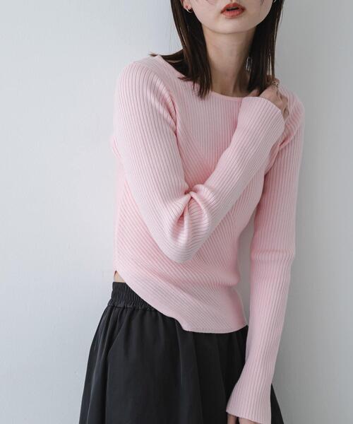 SENSE OF PLACE by URBAN RESEARCH(センスオブプレイスバイアーバンリサーチ)の「『洗濯可/防花粉』SKINProofアシメヘムボートネックセーター(ニット/セーター・レディース・ネイビー/チャコールグレー/ピンク/アイボリー・ONE)」の4枚目の写真