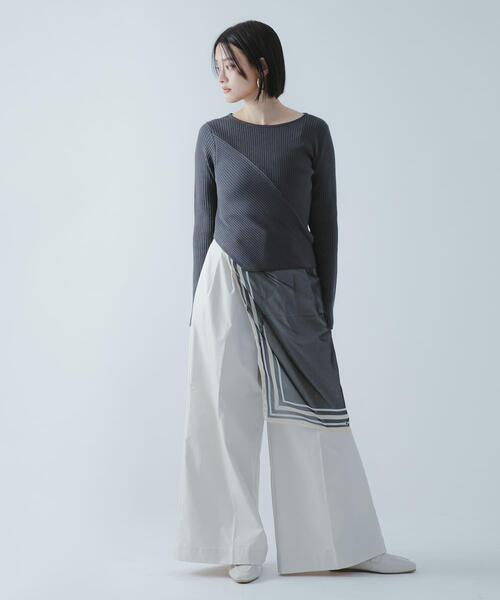 SENSE OF PLACE by URBAN RESEARCH(センスオブプレイスバイアーバンリサーチ)の「『洗濯可/防花粉』SKINProofアシメヘムボートネックセーター(ニット/セーター・レディース・ネイビー/チャコールグレー/ピンク/アイボリー・ONE)」の3枚目の写真