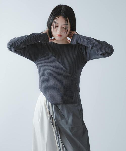 SENSE OF PLACE by URBAN RESEARCH(センスオブプレイスバイアーバンリサーチ)の「『洗濯可/防花粉』SKINProofアシメヘムボートネックセーター(ニット/セーター・レディース・ネイビー/チャコールグレー/ピンク/アイボリー・ONE)」の6枚目の写真