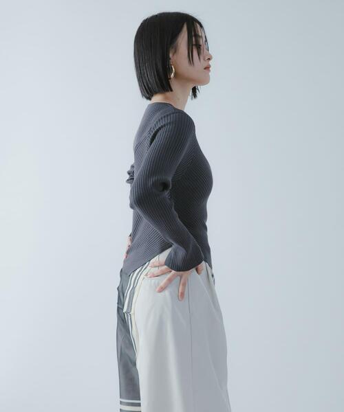 SENSE OF PLACE by URBAN RESEARCH(センスオブプレイスバイアーバンリサーチ)の「『洗濯可/防花粉』SKINProofアシメヘムボートネックセーター(ニット/セーター・レディース・ネイビー/チャコールグレー/ピンク/アイボリー・ONE)」の7枚目の写真