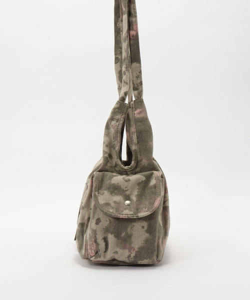 JOINT WORKS(ジョイントワークス)の「Boil Tale/ボイル テール MEGAN BAG (CAMO)(ショルダーバッグ・レディース・チャコールグレー・FREE)」の4枚目の写真