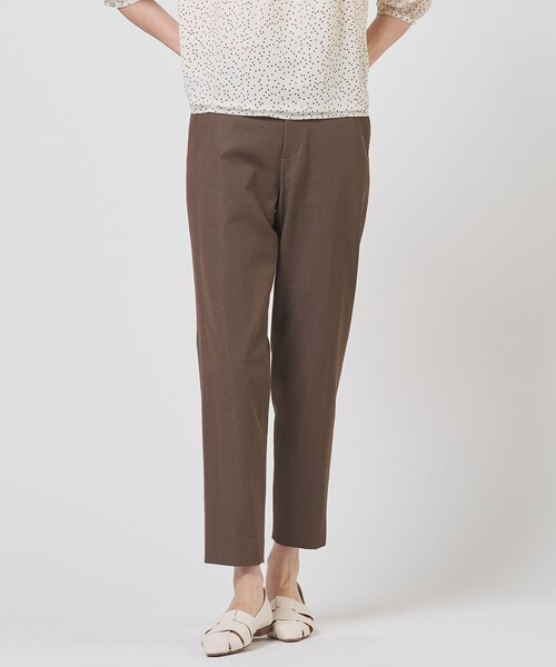 J.PRESS（ジェイプレス）の「麻シェルドライ テーパード パンツ（その他パンツ・レディース・ダークブラウン系/黄土色系/ネイビー系/アイボリー系・T17/T15/T13）」の2枚目の写真