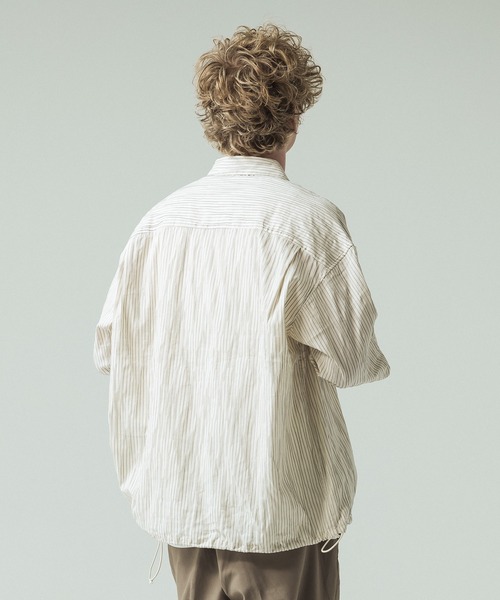 SLICK（スリック）の「【SLICK/スリック】Pinstripe Tuck Jacquard Drawstring Shirt/ピンストライプ タックジャガード ドロストシャツ/レギュラーカラーシャツ（シャツ/ブラウス・メンズ・ブラック/ホワイト・1/2/3）」の6枚目の写真