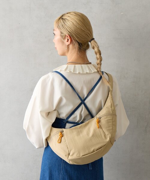 BIRTHDAY BAR（バースデイバー）の「ナイロンショルダーZIPボディバッグ（ショルダーバッグ・レディース・ブラック/ベージュ/ブルー/グリーン・0）」の2枚目の写真