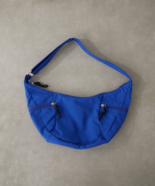 BIRTHDAY BAR（バースデイバー）の「ナイロンショルダーZIPボディバッグ（ショルダーバッグ・レディース・ブラック/ベージュ/ブルー/グリーン・0）」の4枚目の写真