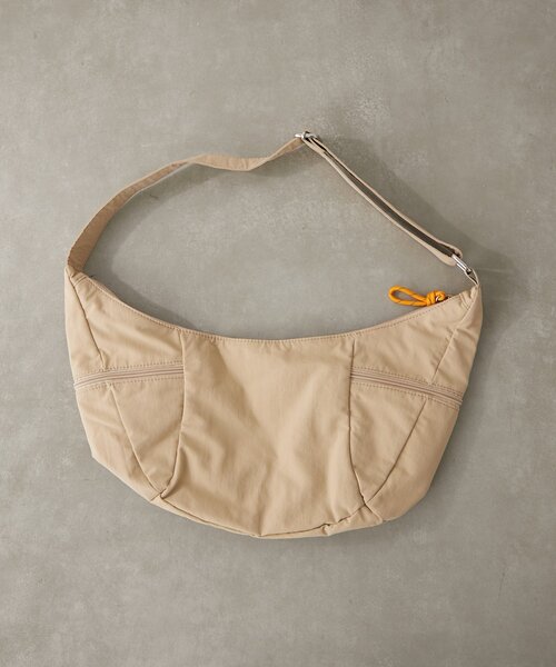 BIRTHDAY BAR（バースデイバー）の「ナイロンショルダーZIPボディバッグ（ショルダーバッグ・レディース・ブラック/ベージュ/ブルー/グリーン・0）」の10枚目の写真