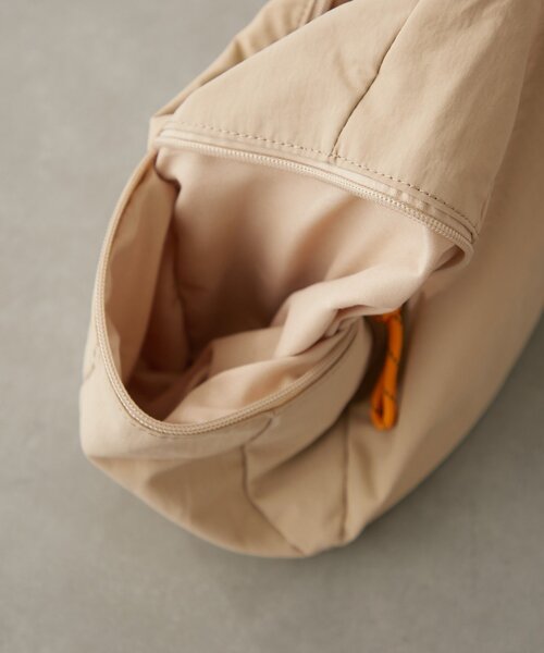 BIRTHDAY BAR（バースデイバー）の「ナイロンショルダーZIPボディバッグ（ショルダーバッグ・レディース・ブラック/ベージュ/ブルー/グリーン・0）」の15枚目の写真