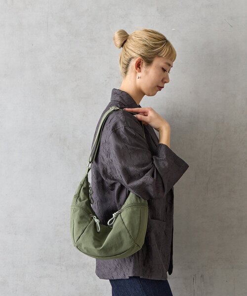 BIRTHDAY BAR（バースデイバー）の「ナイロンショルダーZIPボディバッグ（ショルダーバッグ・レディース・ブラック/ベージュ/ブルー/グリーン・0）」の19枚目の写真