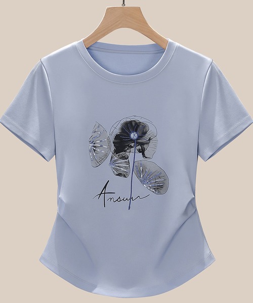 &soiree(アンドソワレ)の「サイドタックフラワープリントTシャツ(Tシャツ/カットソー・レディース・サックスブルー/ブラック/ピンク/ホワイト・X-LARGE/LARGE/MEDIUM)」の3枚目の写真
