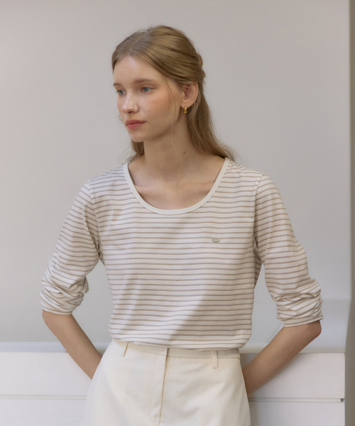 OURHOPE(アワーホープ)の「ロゴストライプUネックスリーブTシャツ - ベージュ(Tシャツ/カットソー・レディース・Beige・ONE)」の2枚目の写真