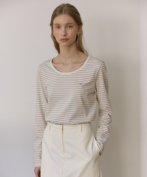 OURHOPE(アワーホープ)の「ロゴストライプUネックスリーブTシャツ - ベージュ(Tシャツ/カットソー・レディース・Beige・ONE)」の3枚目の写真