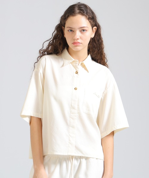AVIREX（アヴィレックス）の「《直営店限定》H/S BACK GATHER DETAILS SHIRT（シャツ/ブラウス・レディース・ブラック/ホワイト系2/オリーブ系/レンガ・F）」の2枚目の写真