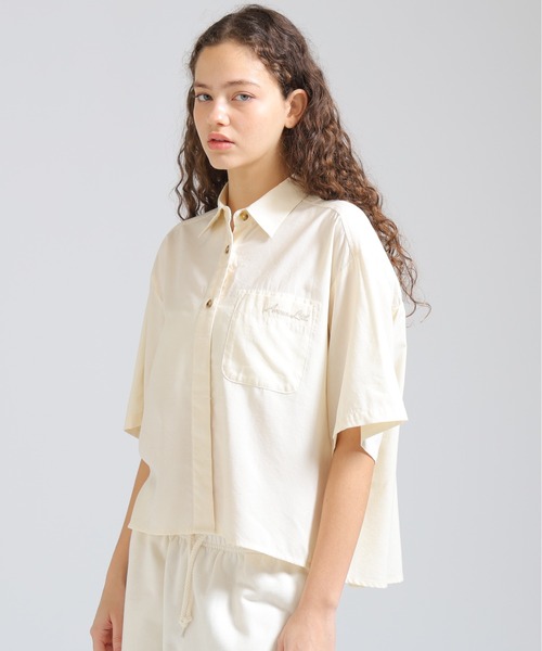 AVIREX（アヴィレックス）の「《直営店限定》H/S BACK GATHER DETAILS SHIRT（シャツ/ブラウス・レディース・ブラック/ホワイト系2/オリーブ系/レンガ・F）」の7枚目の写真