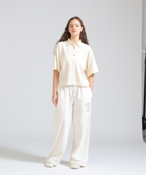 AVIREX（アヴィレックス）の「《直営店限定》H/S BACK GATHER DETAILS SHIRT（シャツ/ブラウス・レディース・ブラック/ホワイト系2/オリーブ系/レンガ・F）」の8枚目の写真