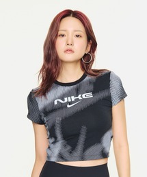 NIKE | ナイキ スポーツウェア チル ニット ウィメンズ スリム クロップド Tシャツ /  Nike Sportswear Chill Knit Women's Slim Cropped T-Shirt IR7845-010 Black(Tシャツ/カットソー)
