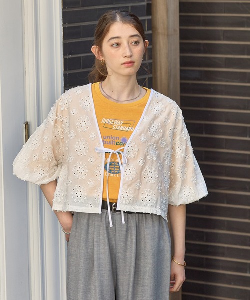 GEORGE'S（ジョージズ）の「フラワーレースカーディガン（カーディガン/ボレロ・レディース・オフホワイト/ブラック/ブルー・FREE）」の2枚目の写真