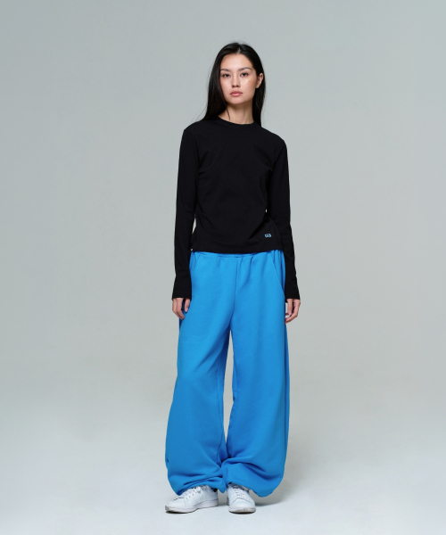 ERA（エラ）の「UNISEX ERA WIDE JOGGER SWEATPANTS - CAPRI BLUE（スウェットパンツ・レディース・ライトブルー・LARGE/MEDIUM/SMALL）」の5枚目の写真