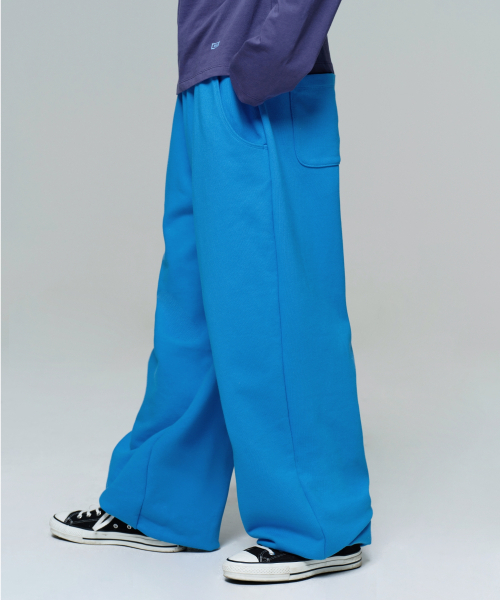 ERA（エラ）の「UNISEX ERA WIDE JOGGER SWEATPANTS - CAPRI BLUE（スウェットパンツ・レディース・ライトブルー・LARGE/MEDIUM/SMALL）」の4枚目の写真