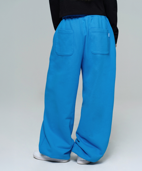 ERA（エラ）の「UNISEX ERA WIDE JOGGER SWEATPANTS - CAPRI BLUE（スウェットパンツ・レディース・ライトブルー・LARGE/MEDIUM/SMALL）」の10枚目の写真