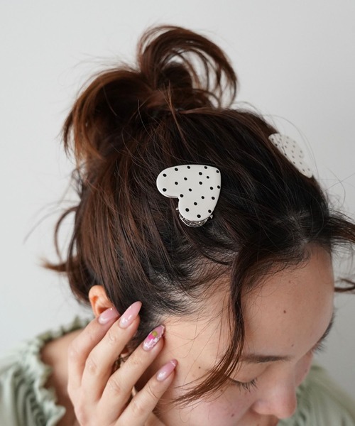 SANSeLF(サンセルフ)の「【SANSeLF】ドットハートヘアクリップ saa26s047(ヘアピン・レディース・ホワイト・FREE)」の2枚目の写真