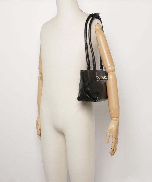 AULENTTI（オウレンティ）の「[AULENTTI/オーレンティ] DOLLARO ロングハンドル レザーバッグ（ショルダーバッグ・レディース・ブラック・F）」の22枚目の写真