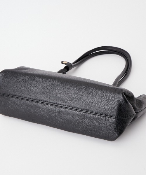 AULENTTI（オウレンティ）の「[AULENTTI/オーレンティ] DOLLARO ロングハンドル レザーバッグ（ショルダーバッグ・レディース・ブラック・F）」の16枚目の写真