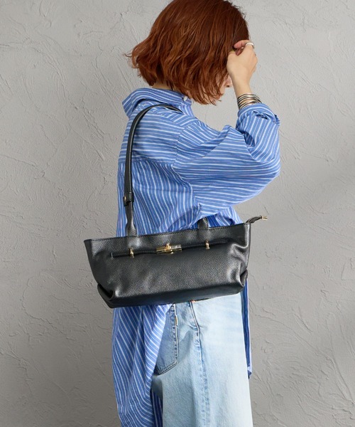 AULENTTI（オウレンティ）の「[AULENTTI/オーレンティ] DOLLARO ロングハンドル レザーバッグ（ショルダーバッグ・レディース・ブラック・F）」の4枚目の写真