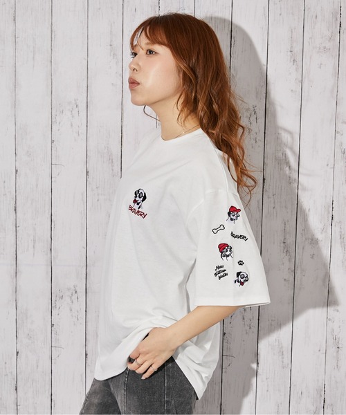 GORGE(ゴージ)の「《ドッグ刺繍×袖刺繍デザイン》Tシャツ/ストリート/春夏秋/全3色(Tシャツ/カットソー・レディース・ブラック/ホワイト/ネイビー・F)」の6枚目の写真