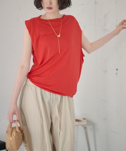 LAULEN（ローレン）の「asymmetry tuck sleeve loose tops /アシンメトリータックスリーブルーズトップス（Tシャツ/カットソー・レディース・ブルー/ブラック/ホワイト/レッド・FREE）」の4枚目の写真