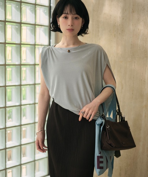 LAULEN（ローレン）の「asymmetry tuck sleeve loose tops /アシンメトリータックスリーブルーズトップス（Tシャツ/カットソー・レディース・ブルー/ブラック/ホワイト/レッド・FREE）」の19枚目の写真