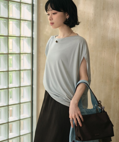 LAULEN（ローレン）の「asymmetry tuck sleeve loose tops /アシンメトリータックスリーブルーズトップス（Tシャツ/カットソー・レディース・ブルー/ブラック/ホワイト/レッド・FREE）」の20枚目の写真