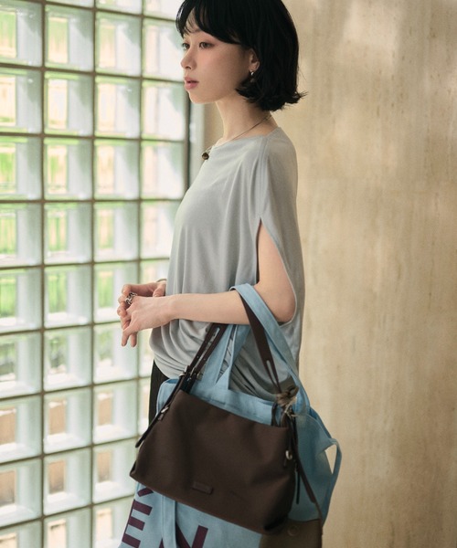 LAULEN（ローレン）の「asymmetry tuck sleeve loose tops /アシンメトリータックスリーブルーズトップス（Tシャツ/カットソー・レディース・ブルー/ブラック/ホワイト/レッド・FREE）」の21枚目の写真