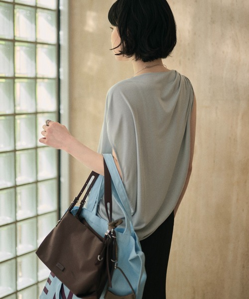 LAULEN（ローレン）の「asymmetry tuck sleeve loose tops /アシンメトリータックスリーブルーズトップス（Tシャツ/カットソー・レディース・ブルー/ブラック/ホワイト/レッド・FREE）」の22枚目の写真
