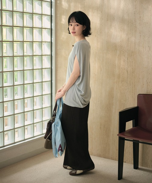 LAULEN（ローレン）の「asymmetry tuck sleeve loose tops /アシンメトリータックスリーブルーズトップス（Tシャツ/カットソー・レディース・ブルー/ブラック/ホワイト/レッド・FREE）」の6枚目の写真