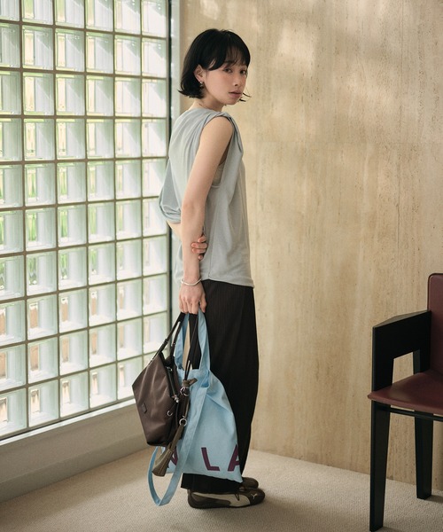 LAULEN（ローレン）の「asymmetry tuck sleeve loose tops /アシンメトリータックスリーブルーズトップス（Tシャツ/カットソー・レディース・ブルー/ブラック/ホワイト/レッド・FREE）」の9枚目の写真
