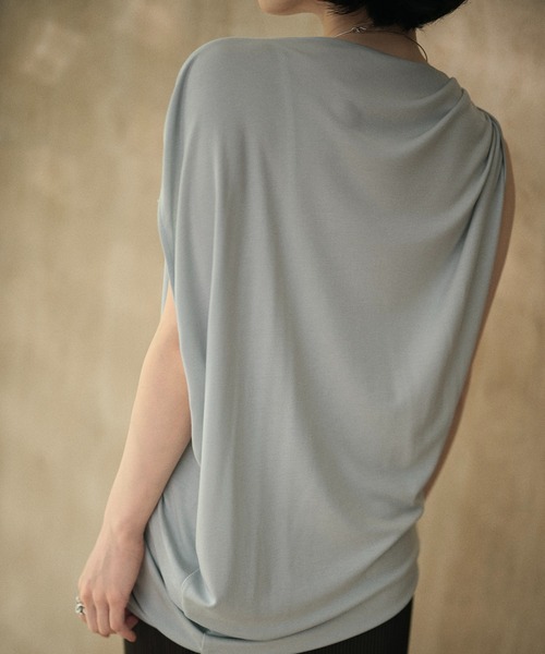 LAULEN（ローレン）の「asymmetry tuck sleeve loose tops /アシンメトリータックスリーブルーズトップス（Tシャツ/カットソー・レディース・ブルー/ブラック/ホワイト/レッド・FREE）」の13枚目の写真