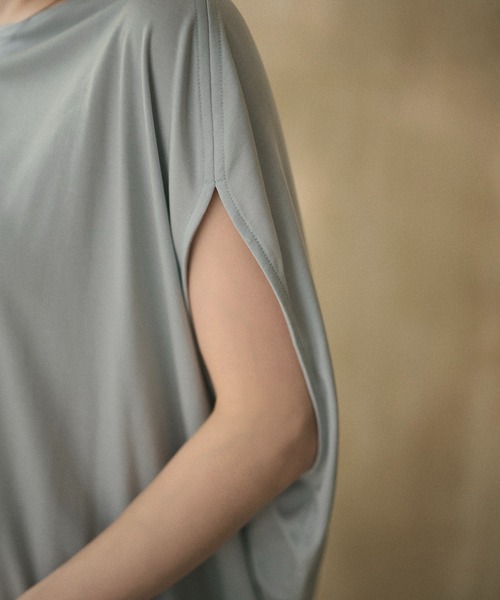 LAULEN（ローレン）の「asymmetry tuck sleeve loose tops /アシンメトリータックスリーブルーズトップス（Tシャツ/カットソー・レディース・ブルー/ブラック/ホワイト/レッド・FREE）」の16枚目の写真