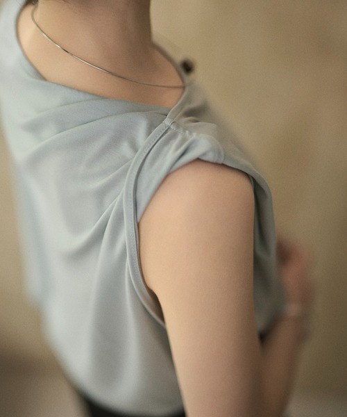 LAULEN（ローレン）の「asymmetry tuck sleeve loose tops /アシンメトリータックスリーブルーズトップス（Tシャツ/カットソー・レディース・ブルー/ブラック/ホワイト/レッド・FREE）」の17枚目の写真