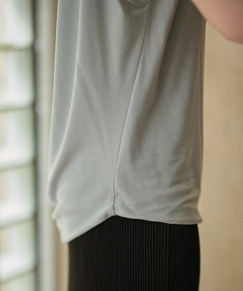 LAULEN（ローレン）の「asymmetry tuck sleeve loose tops /アシンメトリータックスリーブルーズトップス（Tシャツ/カットソー・レディース・ブルー/ブラック/ホワイト/レッド・FREE）」の18枚目の写真
