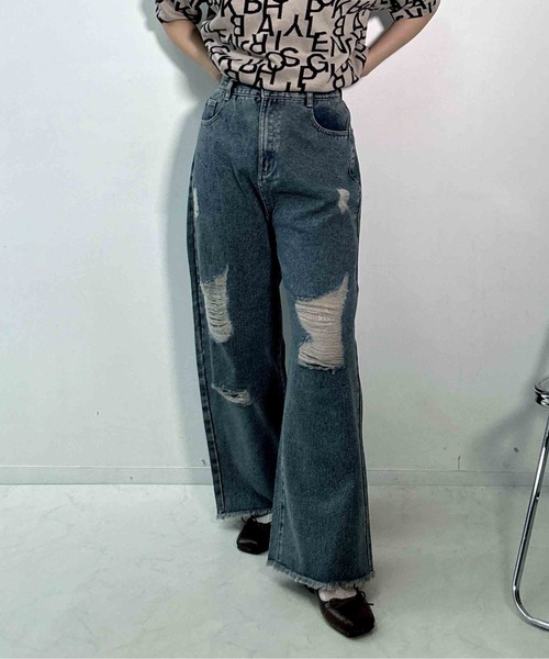 AS KNOW AS plus(アズノゥアズプラス)の「〇ダメージ加工 ルーズストレート デニムパンツ(デニムパンツ・レディース・ブラック系/ブルー系/サックスブルー系・FREE)」の7枚目の写真