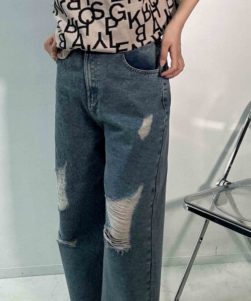 AS KNOW AS plus(アズノゥアズプラス)の「〇ダメージ加工 ルーズストレート デニムパンツ(デニムパンツ・レディース・ブラック系/ブルー系/サックスブルー系・FREE)」の11枚目の写真
